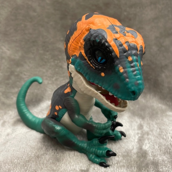 Wowwee | Toys | Untamed Ferocious Fingerlings Fury Raptor Sounds ...